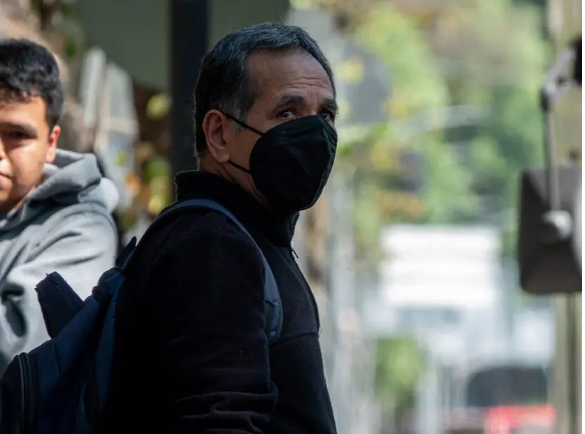 El uso del cubrebocas resurge debido a los elevados niveles de contaminación