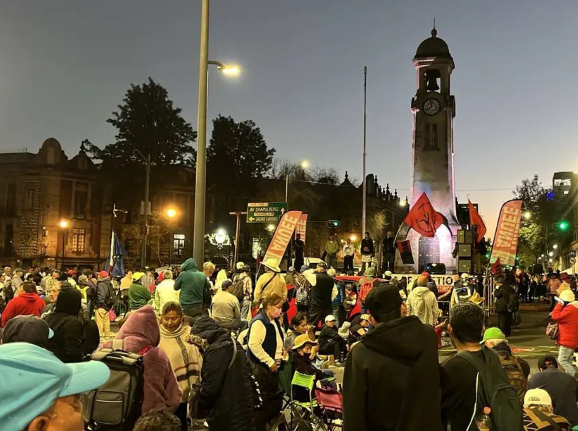 Usuarios de Energía Eléctrica marchan hacia la SEGOB