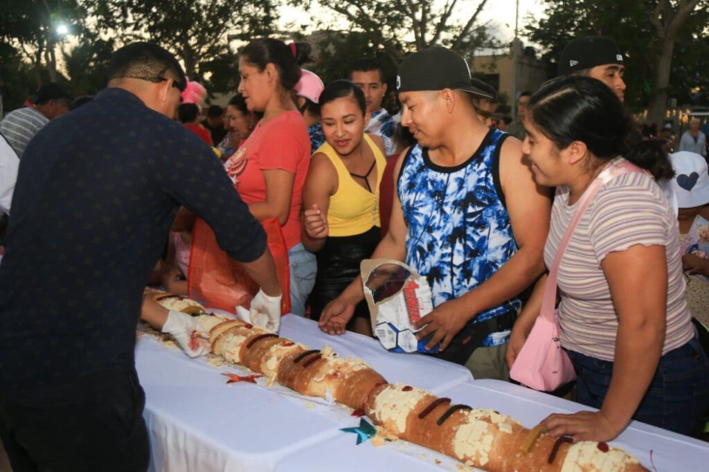 Festejan a los ‘reyes’ del hogar en Puerto Aventuras 