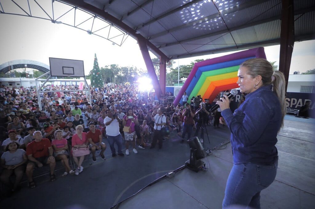 Festejan a los ‘reyes’ del hogar en Puerto Aventuras