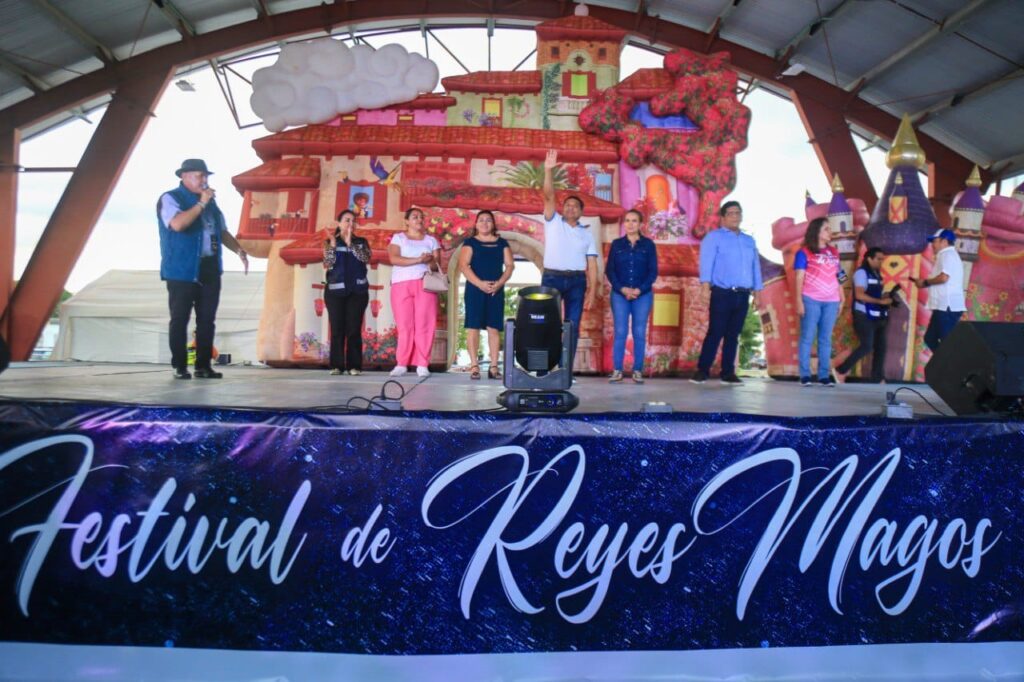 Festejan a los ‘reyes’ del hogar en Puerto Aventuras 