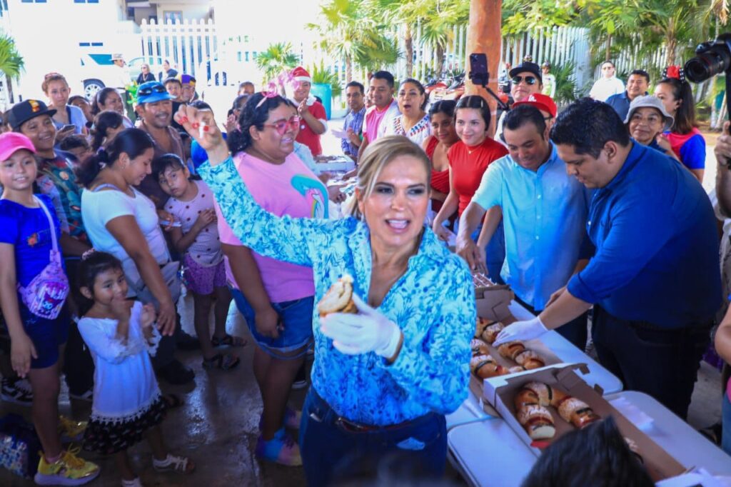 DIF festeja a los reyes del hogar