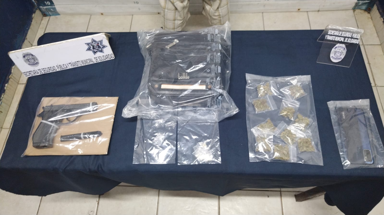 En Solidaridad detienen a dos sujetos en posesión de posibles drogas