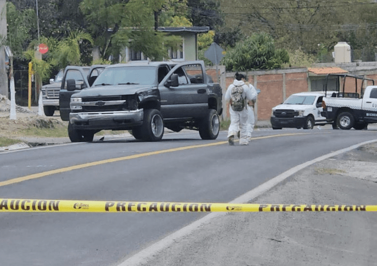 Conflicto en Zinapécuaro, deja un muerto y dos heridos; usaban autos clonados
