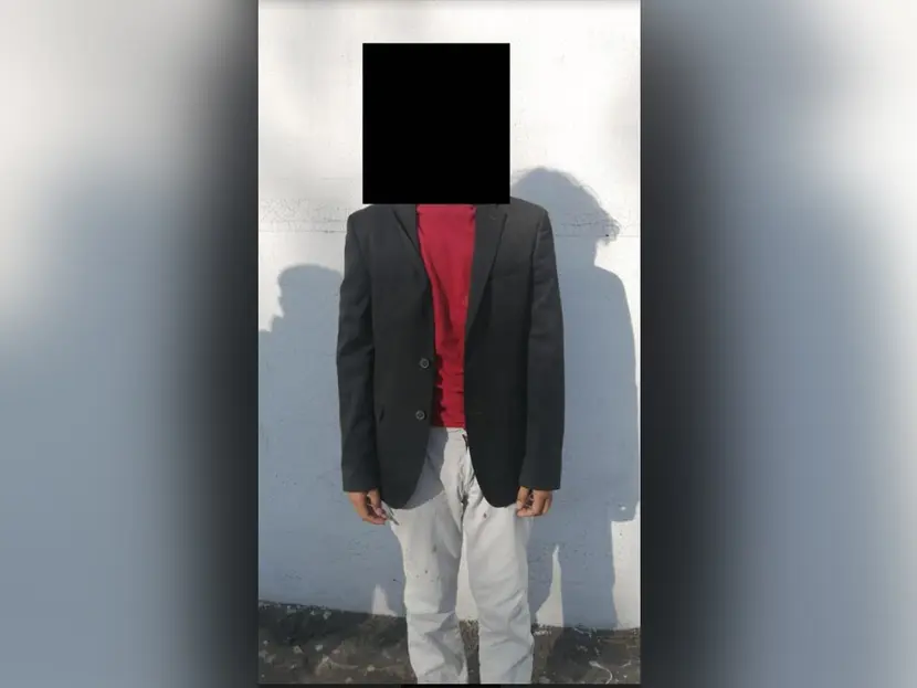 ¡De terror! Agresor en prepa en Nuevo León llevaba máscara, guantes y un hacha