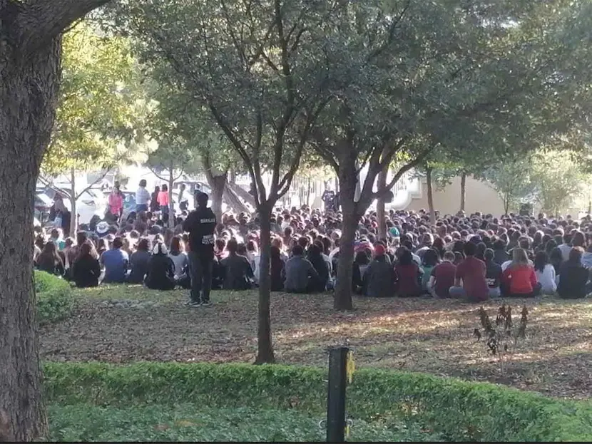 Estudiante de 16 años apuñala a su compañera en una preparatoria