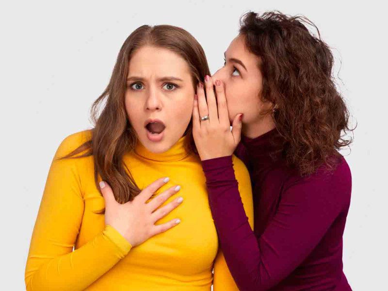 Por un chisme de oficina, mujer quita la vida a su compañera de trabajo