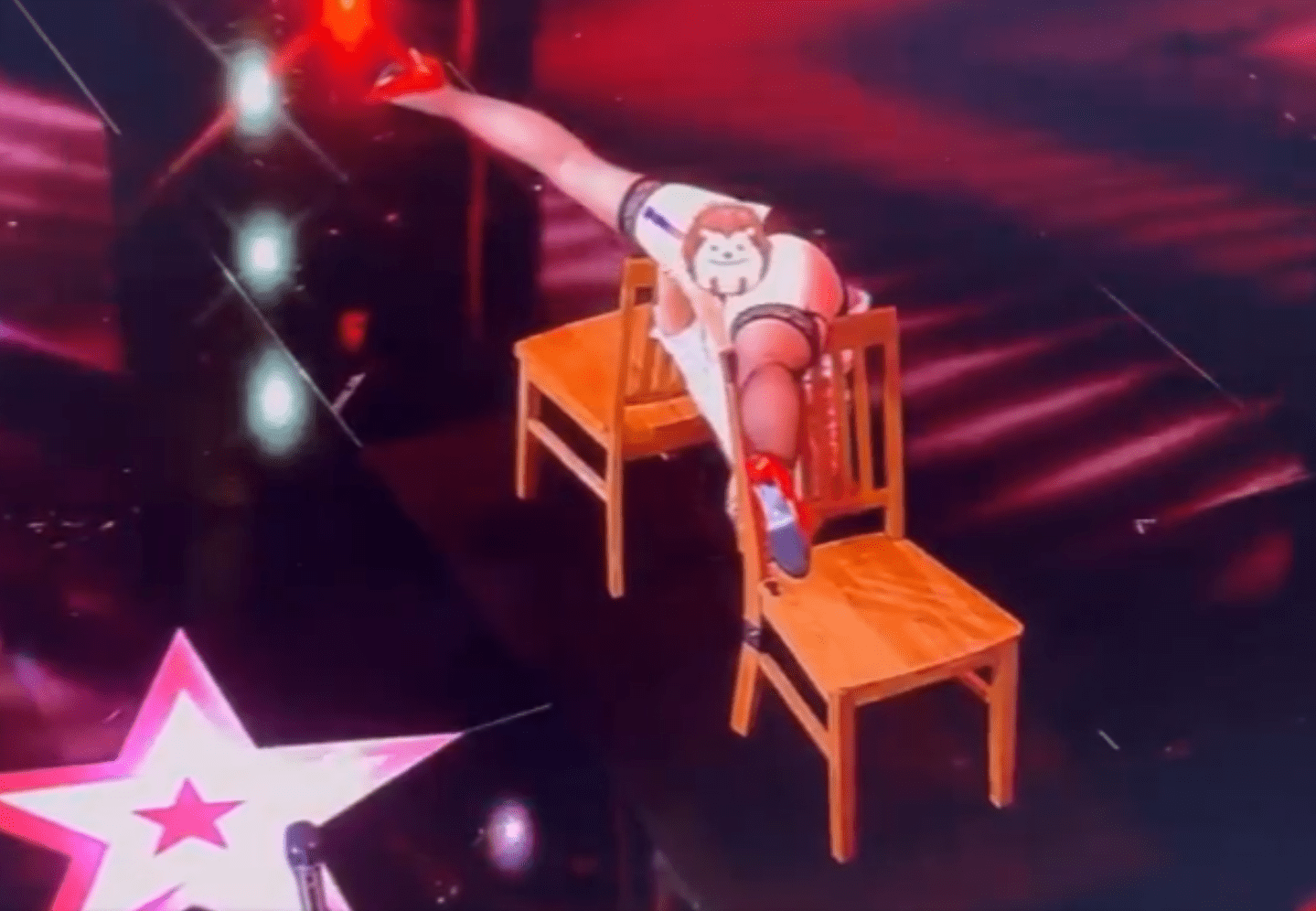 En concurso, mujer toca la flauta con la vagina