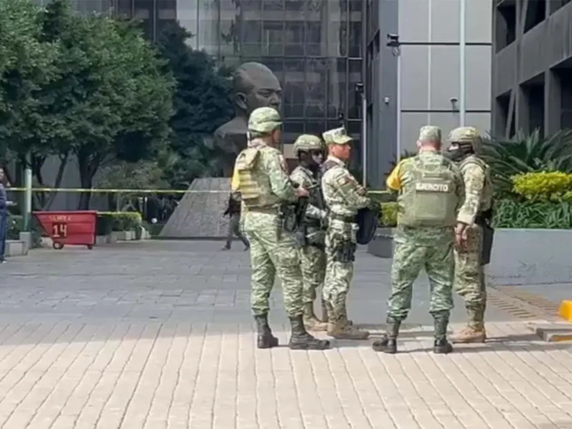 Encuentran granada ofensiva en jardín interior de Edificio Pemex