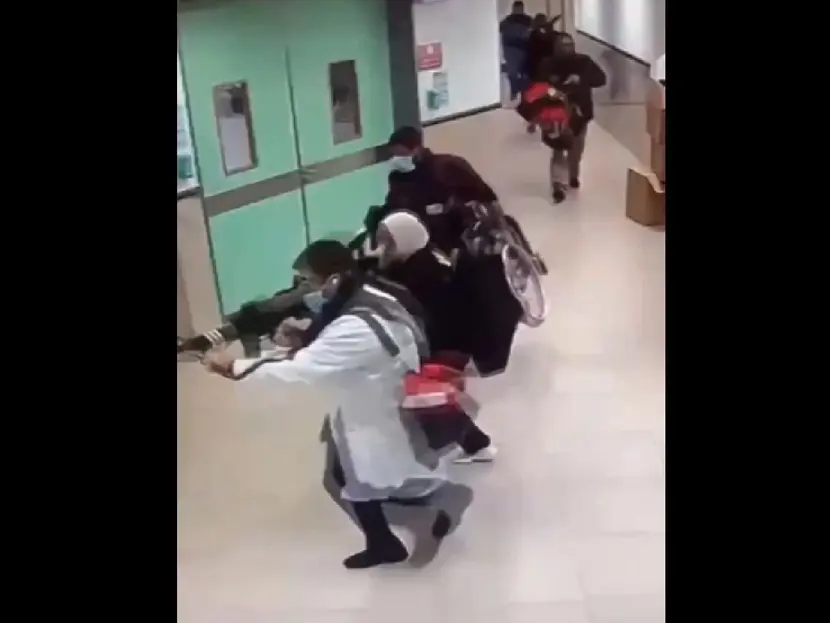 Israelíes disfrazados de doctores ingresan a hospital y atacan a palestinos heridos