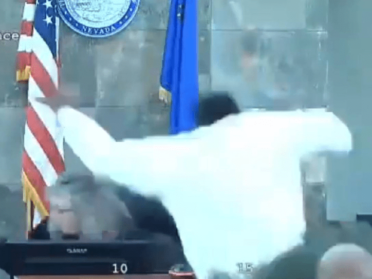 Jueza fue agredida mientras emitía sentencia