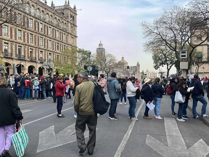 Afectados de créditos Fovissste protestan en el centro de la CDMX