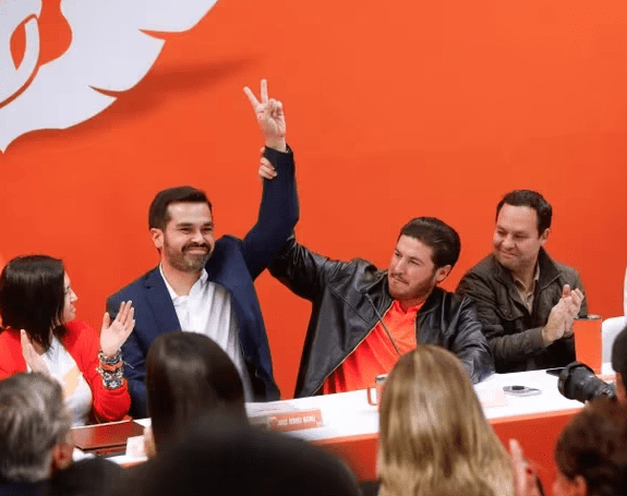 Álvarez Máynez se lanza contra Sheinbaum y Xóchitl