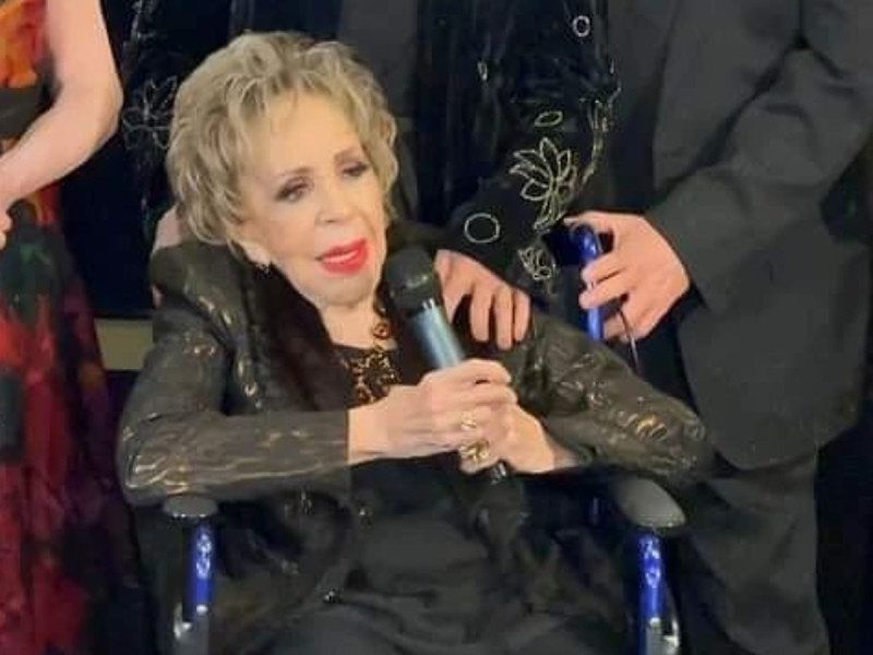 Tras dejar el hospital, Silvia Pinal “va muy bien”, revela su asistente