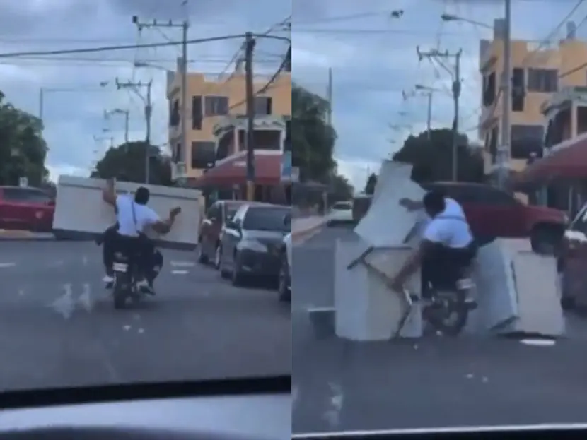 Accidente captado en video al transportar mueble en una moto