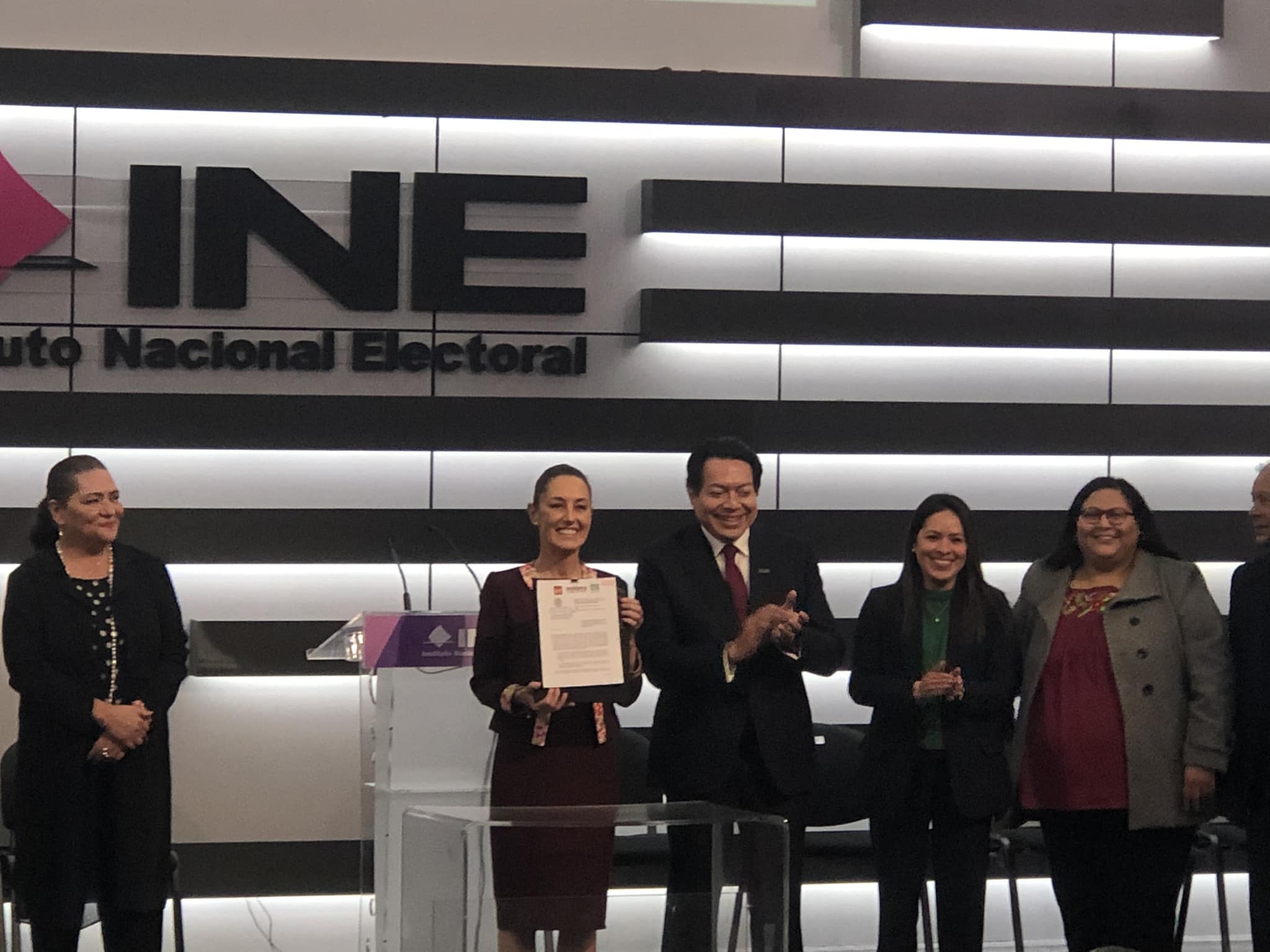 Claudia Sheinbaum se registra ante el INE como candidata presidencial