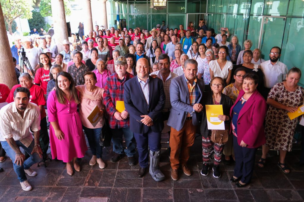 Entrega Enrique Alfaro 121 visas americanas dentro del programa Familias sin Fronteras