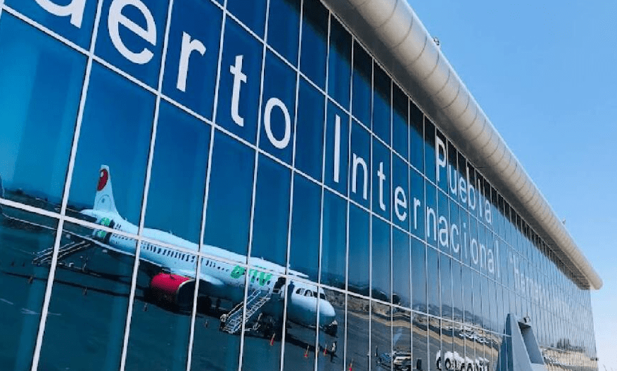 Aeropuerto de Puebla suspende operaciones por ceniza de Popocatépetl