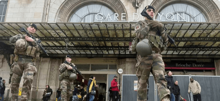 Ataque con arma blanca deja 3 heridos en estación de París