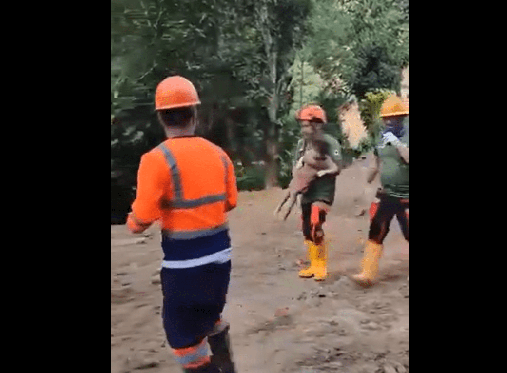 Vídeo: Salvan a una niña que estuvo atrapada 60 horas en un deslave