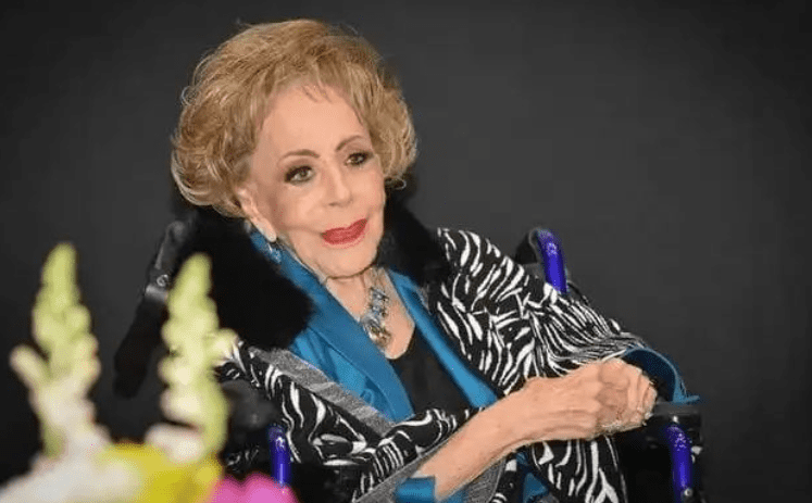 Silvia Pinal ingresa nuevamente al hospital