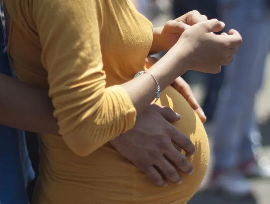 Comando dispara en el Día del Amor: embarazada herida y acompañante muerto