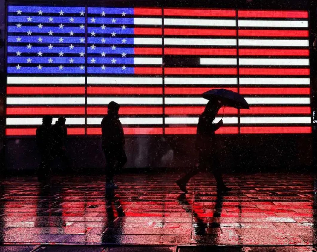 Nueva York enfrenta la mayor nevada en años, con consecuencias en electricidad y vuelos