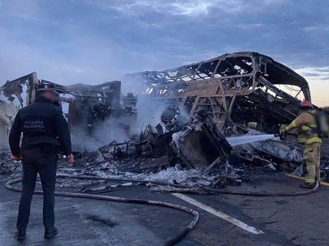 La identificación de algunos cuerpos del accidente de autobús en Sinaloa es imposible