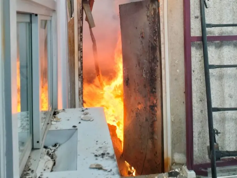 Fuego en Biblioteca Jaime Torres Bodet del IPN