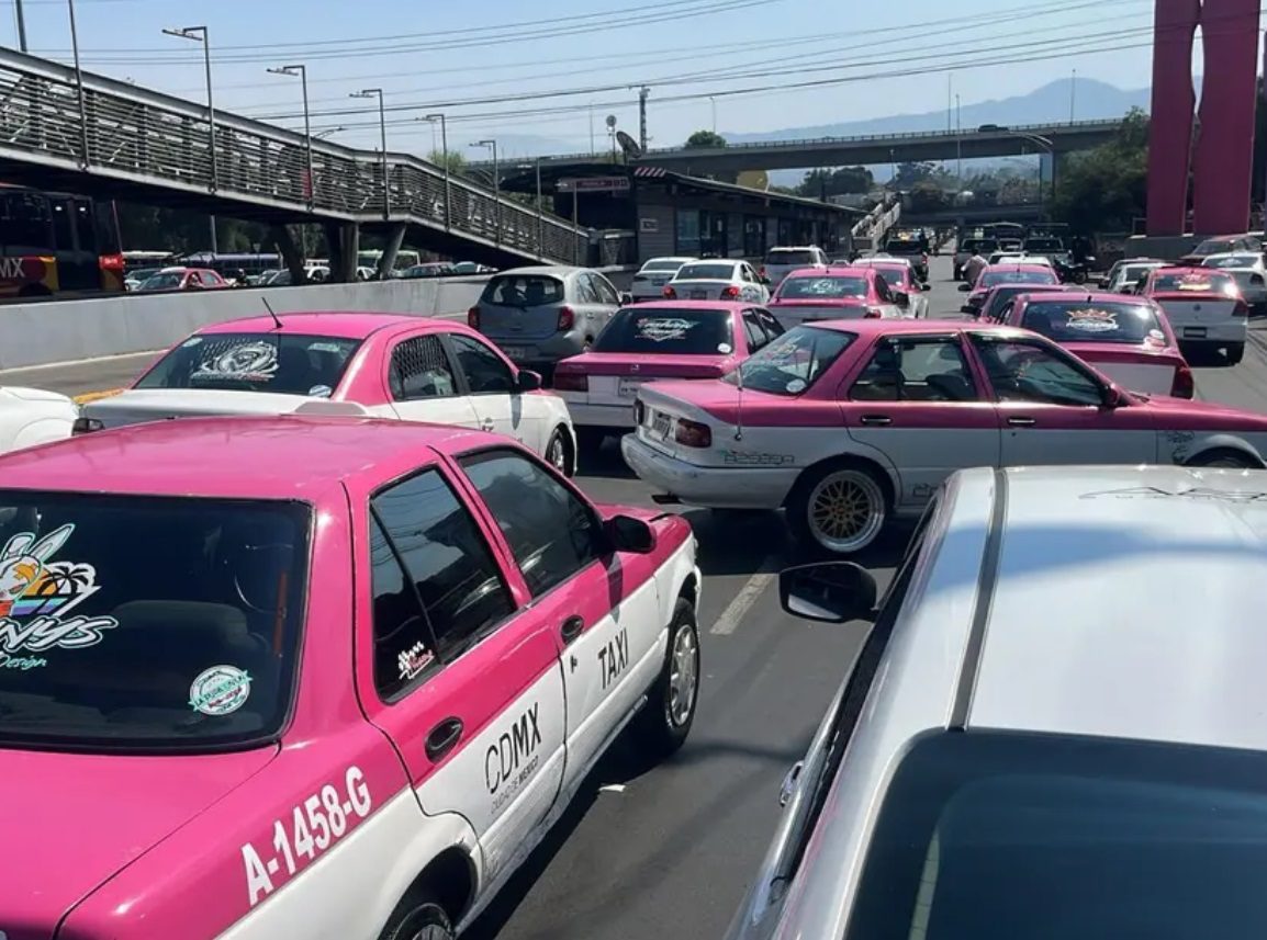 Taxistas exigen seguridad en plaza al sur de CDMX