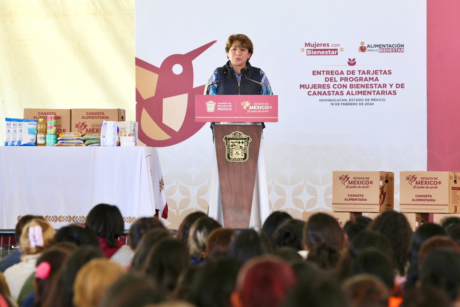 Delfina Gómez entrega 9 mil tarjetas de Mujeres con Bienestar en Huixquilucan