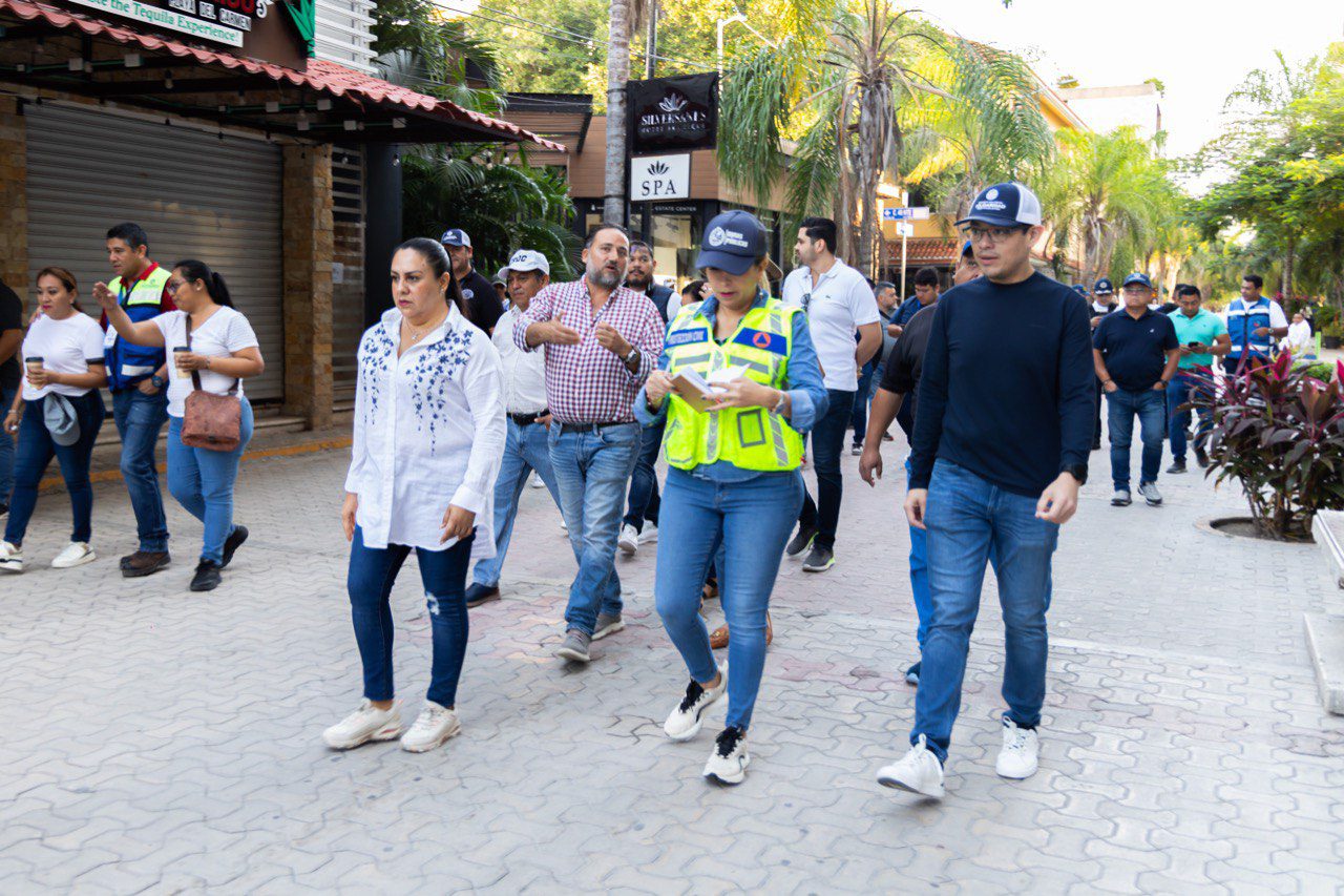 Lili Campos encabezó recorrido por la 5ª Avenida para evaluar mejoras