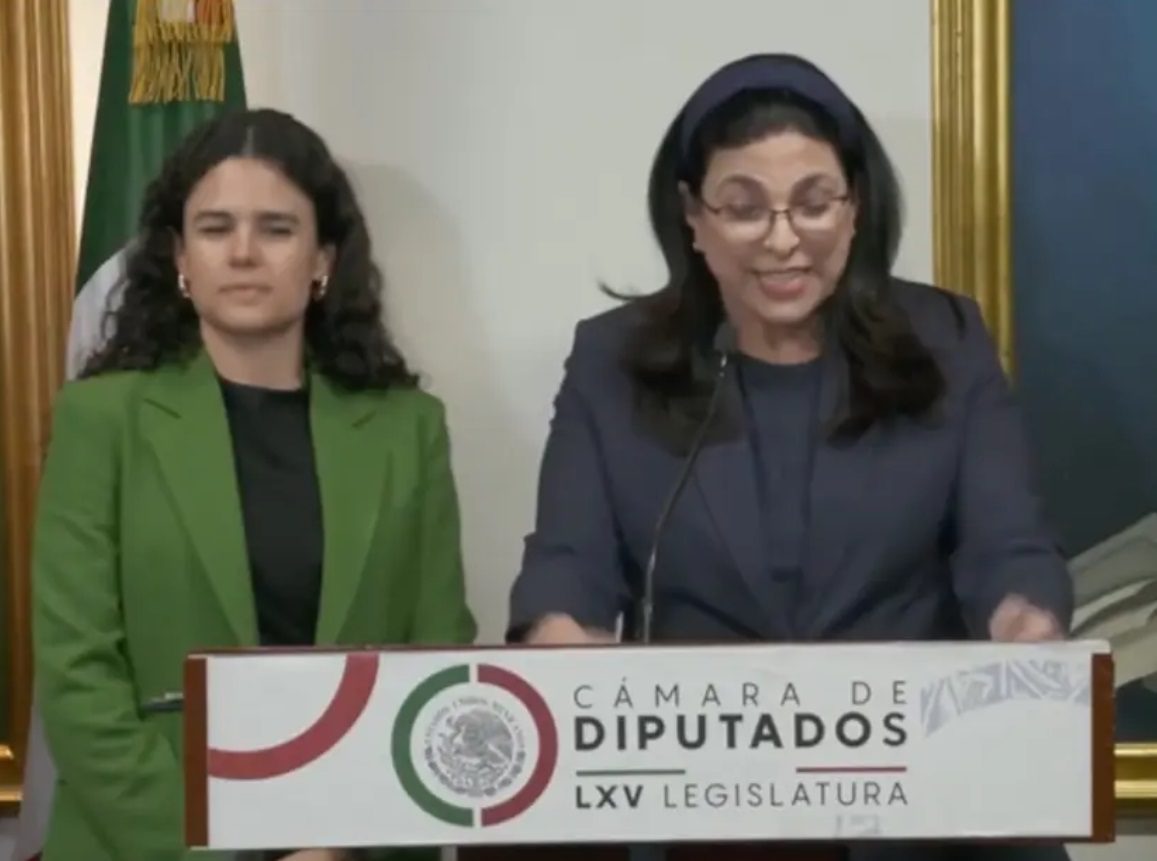 Alcalde entrega reformas de López Obrador al Congreso