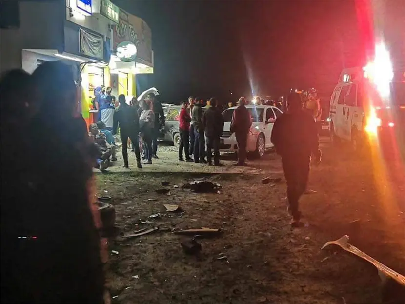 Borracho en tractocamión choca con seis vehículos