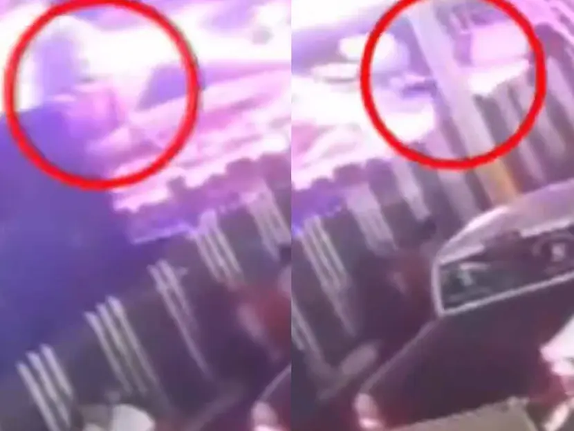 Carrito de juego mecánico sale disparado en feria