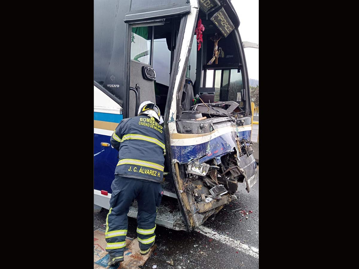 19 lesionados por choque de autobuses en la México-Puebla 