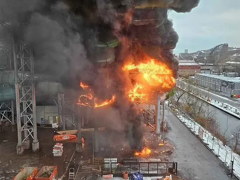 Nueva atracción acuática explota en un parque de Suecia