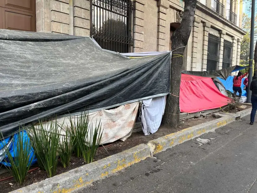 Fallece mujer en campamento de manifestantes frente a Segob