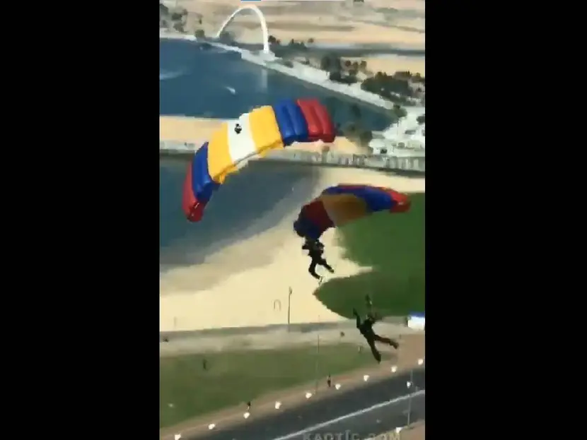 Durante ensayo en Sri Lanka, paracaidistas se enredan y caen en picada