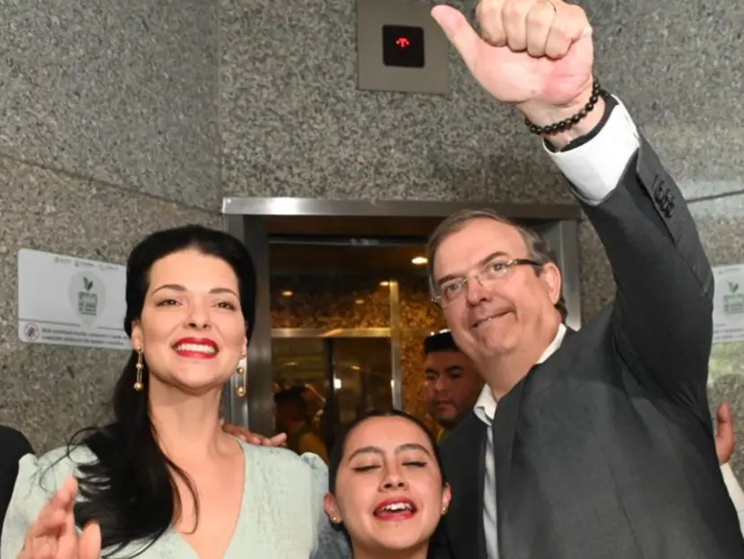 Marcelo Ebrard se registra como candidato al Senado