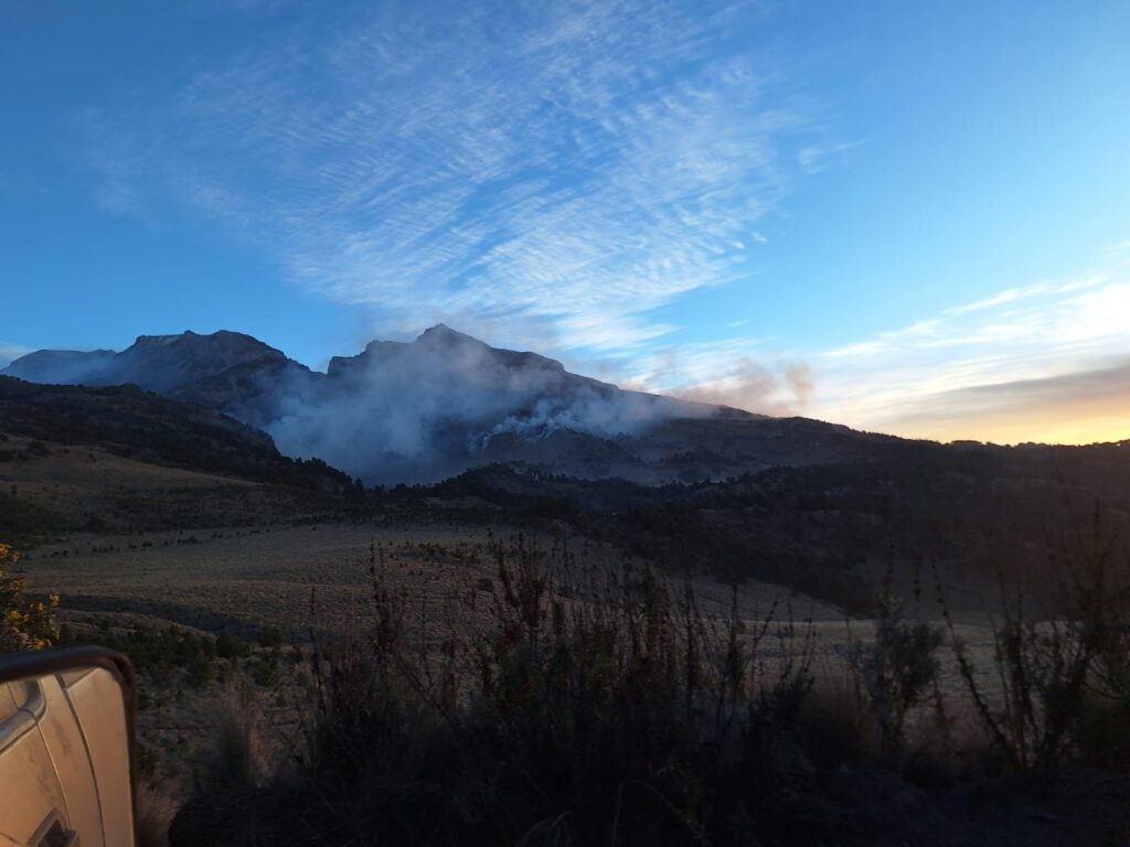 Reportan brigadas control del 100 por ciento en incendios forestales de Texcoco y del 70 por ciento en Amecameca