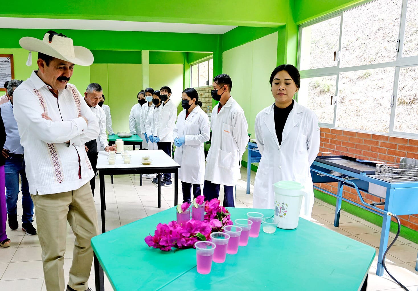 Estudiantes mexiquenses desarrollan proyecto innovador: “Limorada” bebida de bugambilias