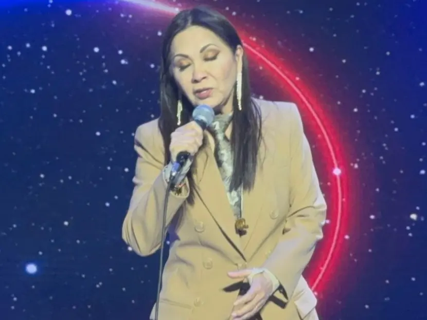 Ana Gabriel, detiene concierto por problemas de salud