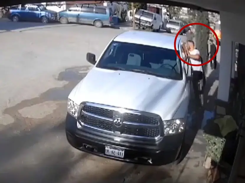 Ejecutan a Policía Ministerial en Tijuana cuando lavaba su patrulla