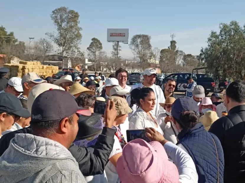 Bloquean la México-Pachuca por falta de agua y servicios