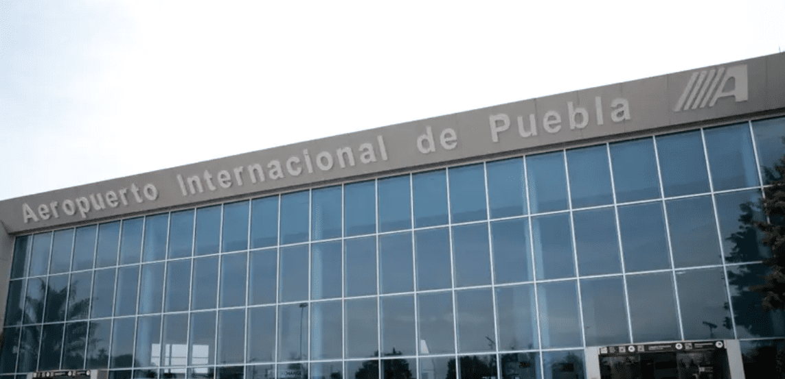 Aeropuerto de Puebla cerrado nuevamente por ceniza del Popocatépetl