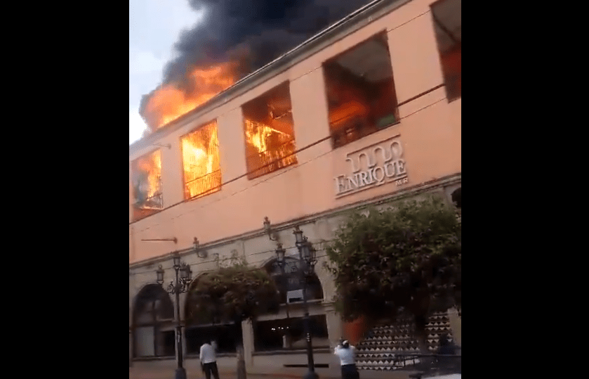 Se reporta un fuerte incendio en restaurante de Tlalpan