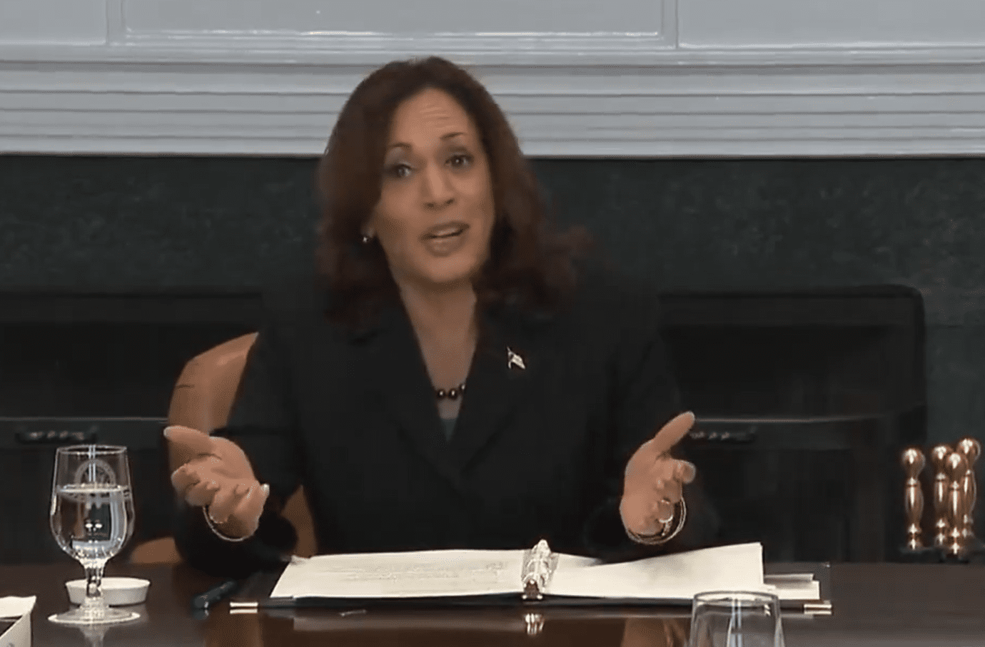 Nadie debe ir a la cárcel por fumar ‘hierba’, afirma la vicepresidenta de EU