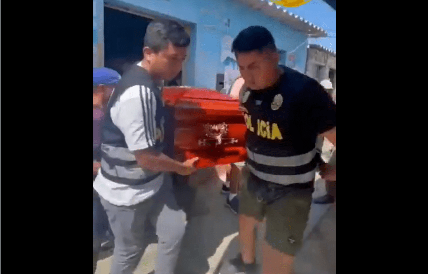 Policía interrumpe velorio y decomisa ataúd con todo y cadáver