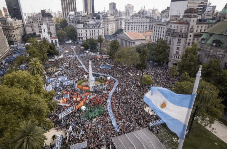 “Nunca más una dictadura”, claman argentinos en el Día de la Memoria